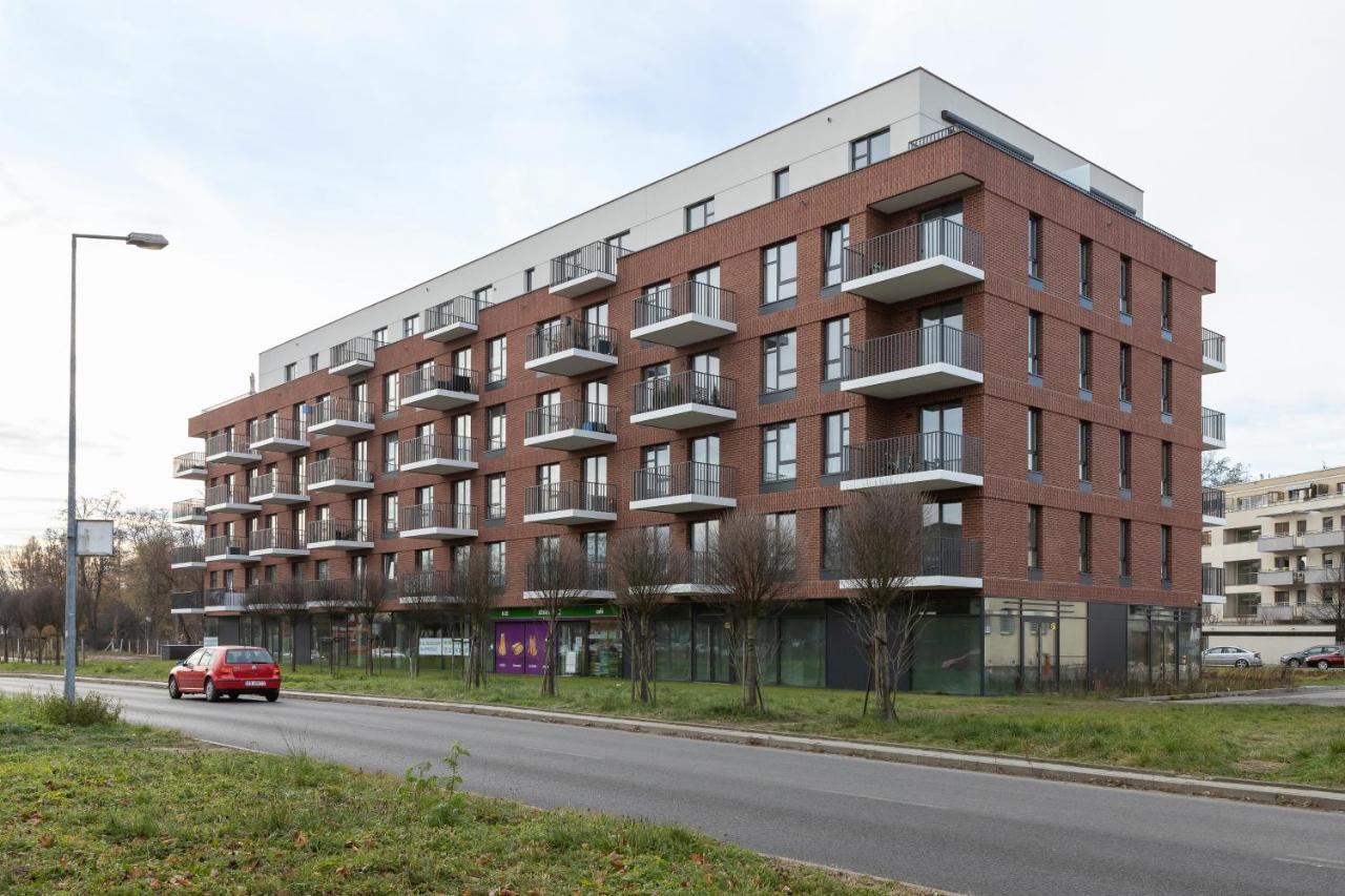 Lotniczówka Apartments by Renters Prestige Cracóvia Exterior foto